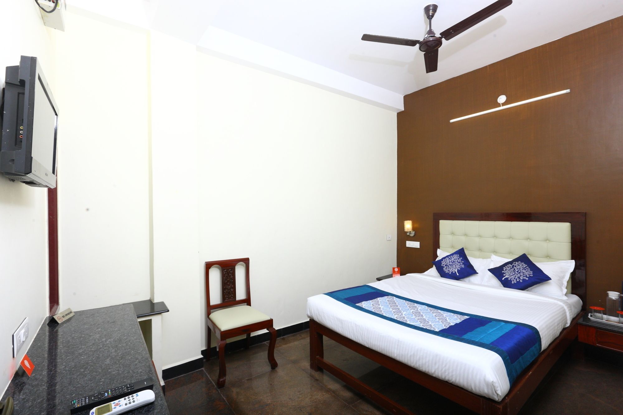 Oyo 094 Bussy St Prakasam Residency Hotel Pondicherry Ngoại thất bức ảnh
