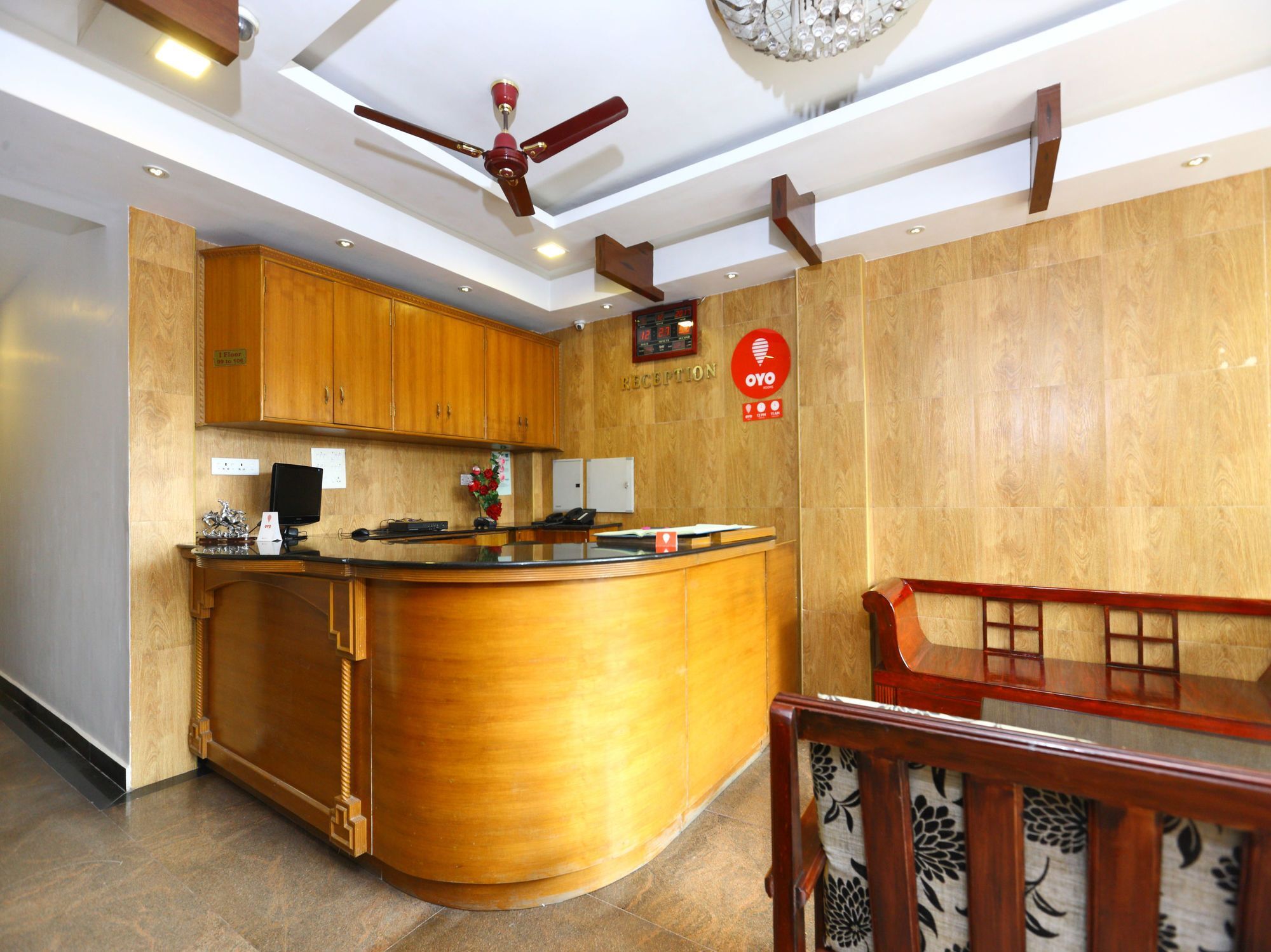 Oyo 094 Bussy St Prakasam Residency Hotel Pondicherry Ngoại thất bức ảnh