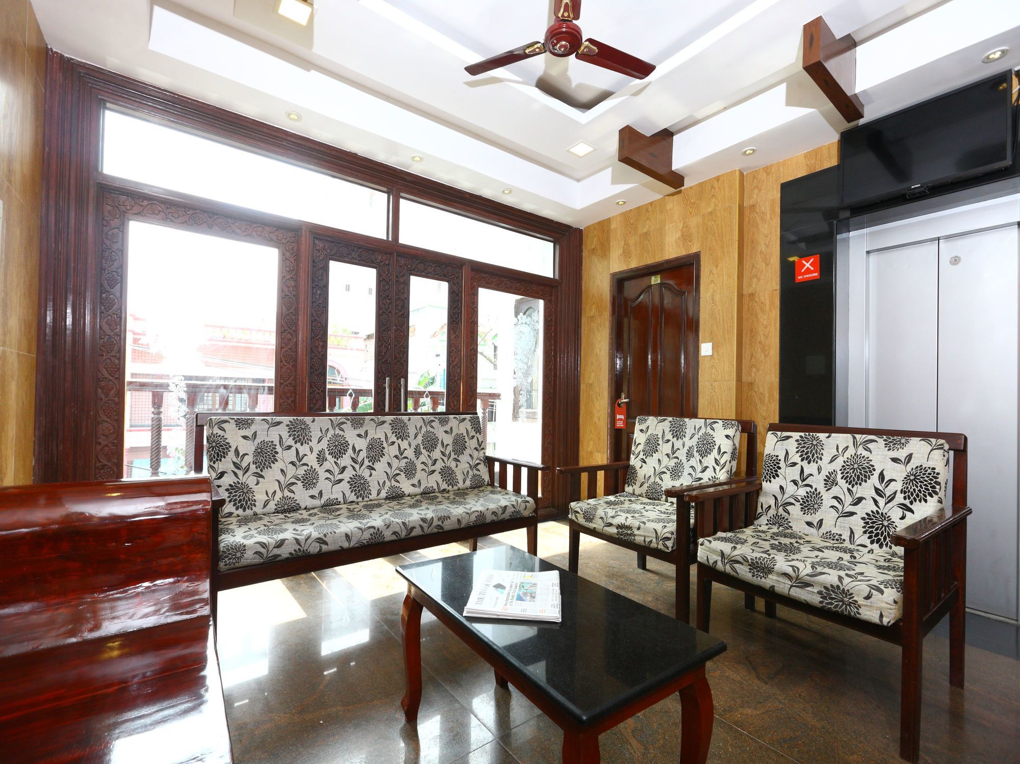 Oyo 094 Bussy St Prakasam Residency Hotel Pondicherry Ngoại thất bức ảnh